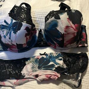 46DD cacique bra white black blues and pink floral. 22/24 matching panty